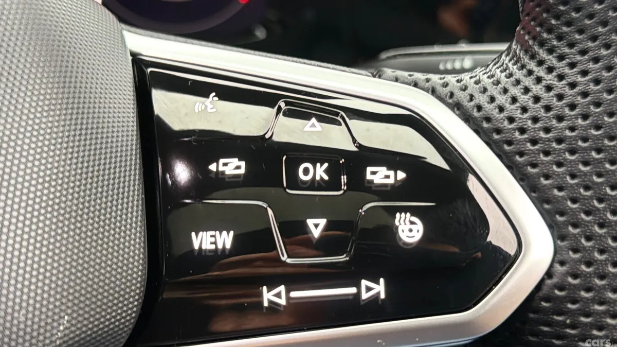 Volkswagen Golf Hatchback, Diesel, 2023, Gold
