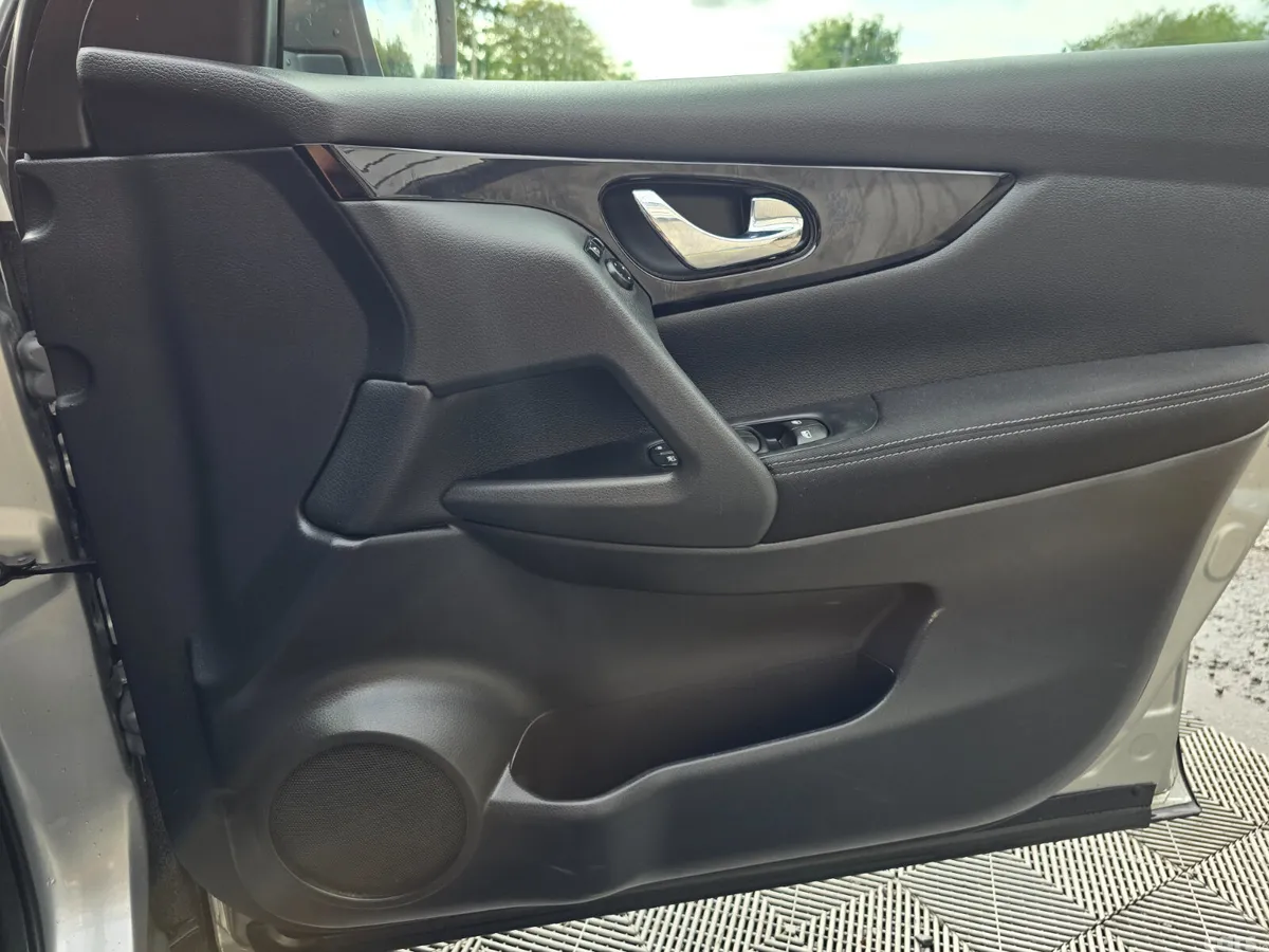 Nissan Qashqai MPV, Petrol, 2018, Grey