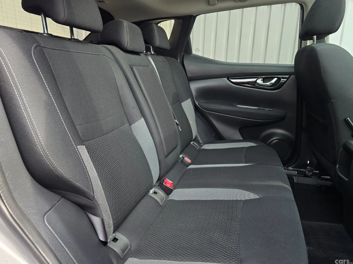 Nissan Qashqai MPV, Petrol, 2018, Grey