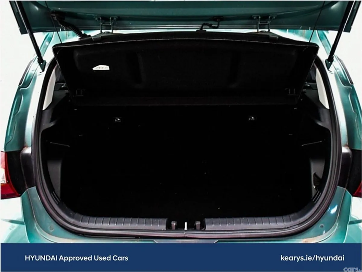 Hyundai i20 Hatchback, Petrol, 2024, Green