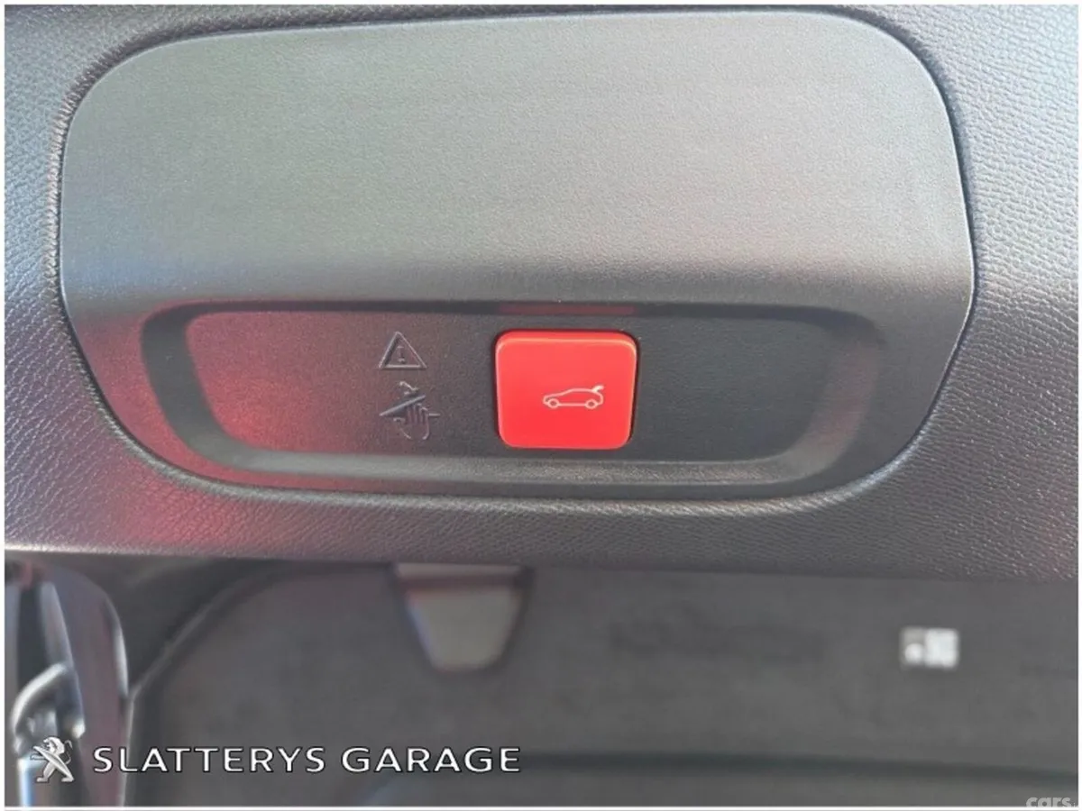 Peugeot 408 Hatchback, Petrol, 2023, Red
