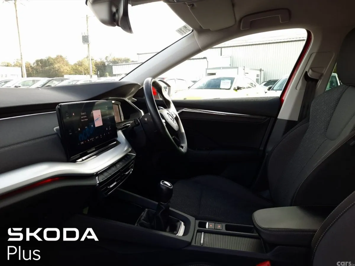 Skoda Octavia Saloon, Diesel, 2024, Red