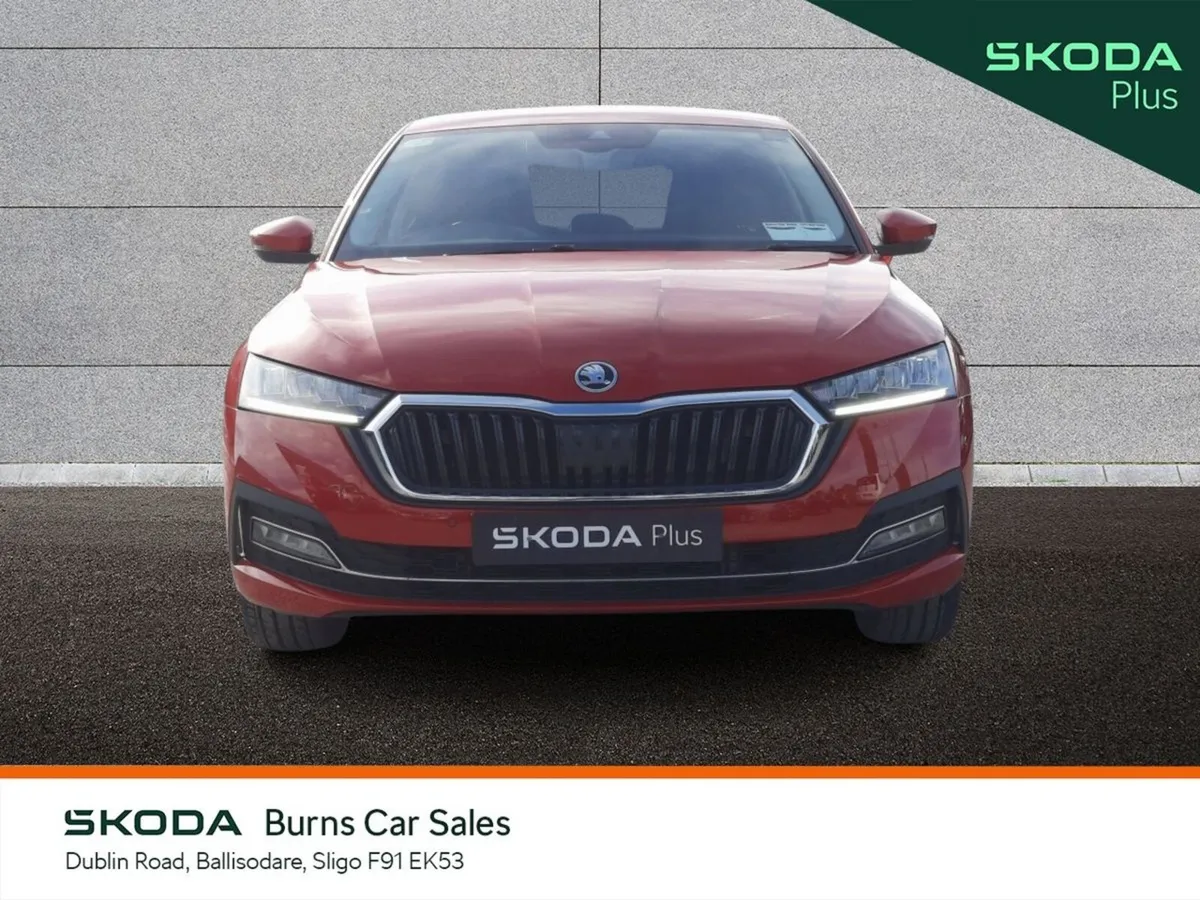Skoda Octavia Saloon, Diesel, 2024, Red