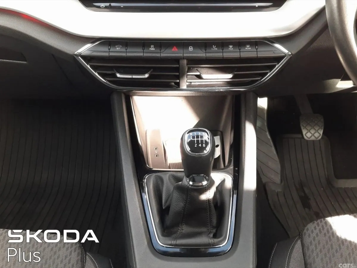 Skoda Octavia Saloon, Diesel, 2024, Red