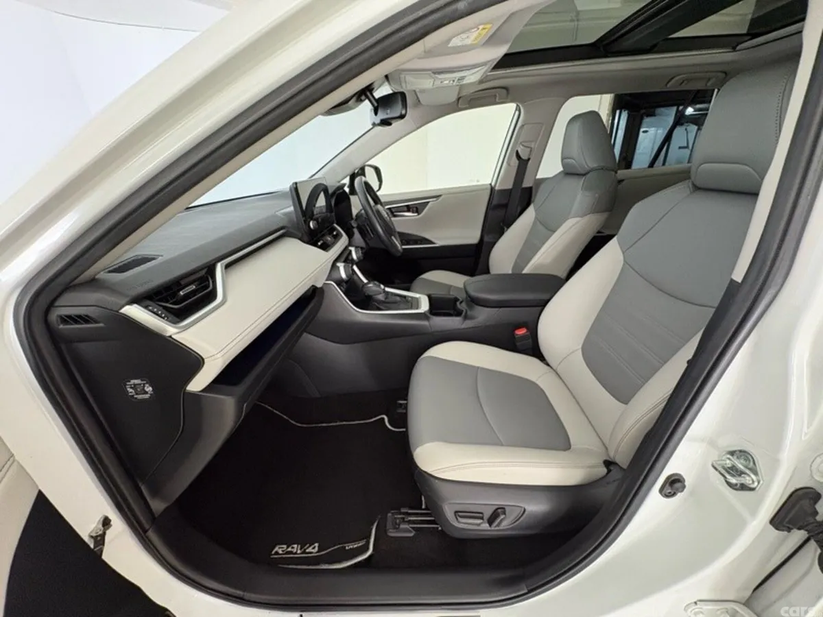 Toyota RAV4 SUV, Petrol Hybrid, 2023, White