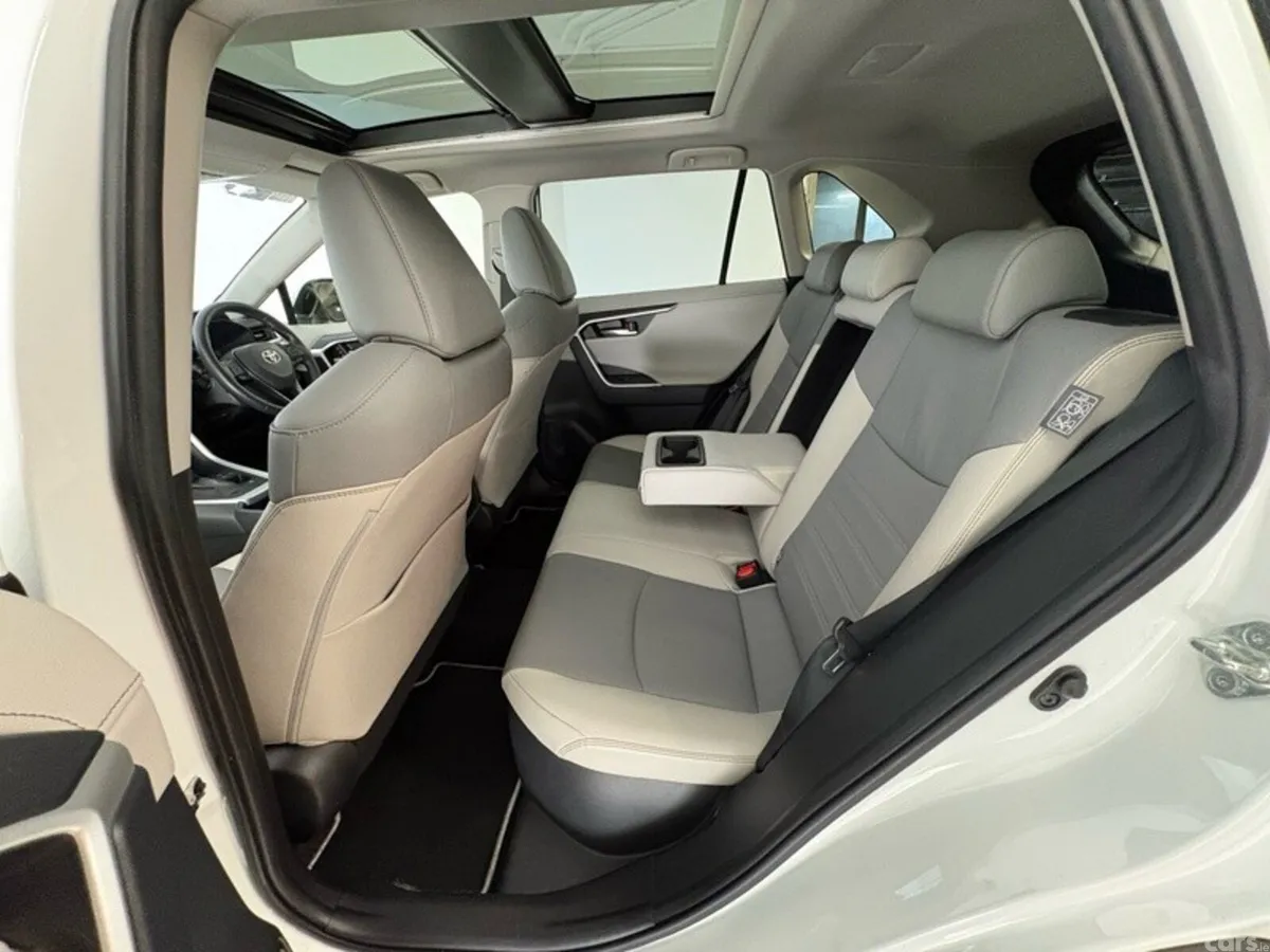 Toyota RAV4 SUV, Petrol Hybrid, 2023, White