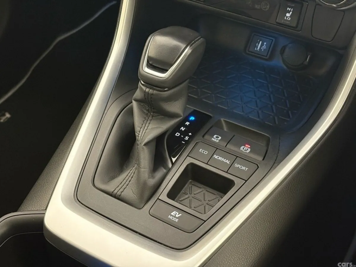 Toyota RAV4 SUV, Petrol Hybrid, 2023, White