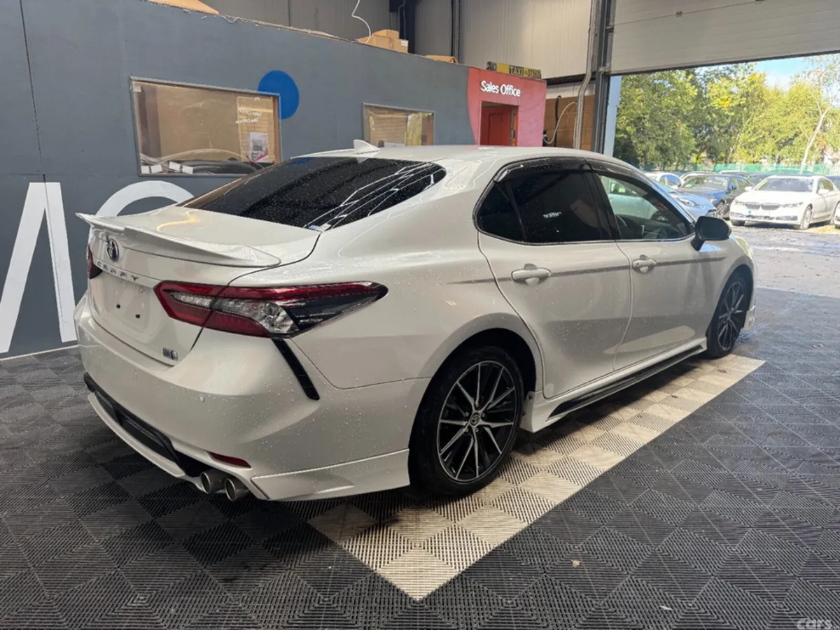Toyota Camry Saloon, Petrol, 2023, White
