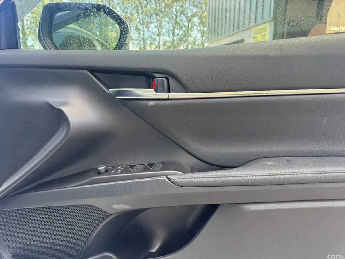 Toyota Camry Saloon, Petrol, 2023, White