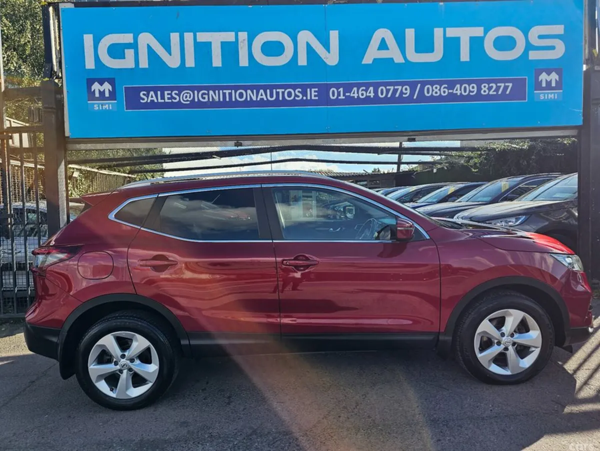 Nissan Qashqai MPV, Diesel, 2021, Red