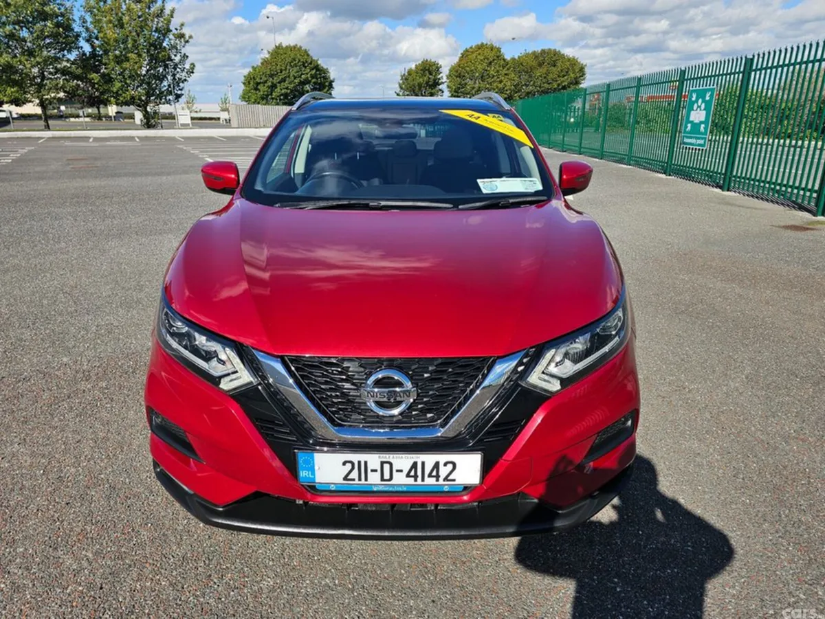 Nissan Qashqai MPV, Diesel, 2021, Red