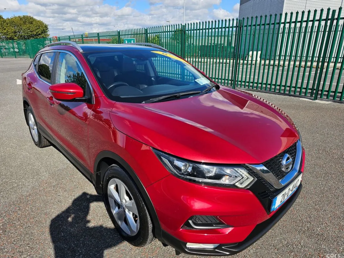 Nissan Qashqai MPV, Diesel, 2021, Red