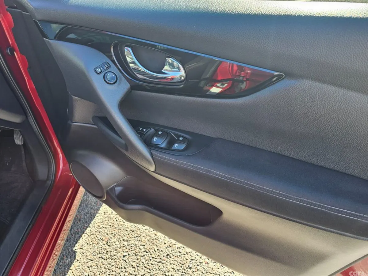 Nissan Qashqai MPV, Diesel, 2021, Red