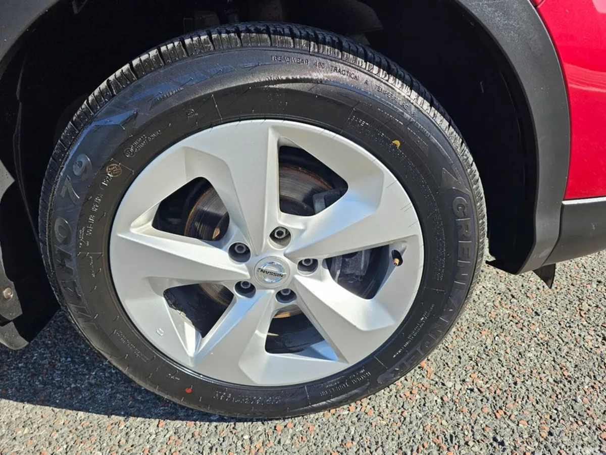 Nissan Qashqai MPV, Diesel, 2021, Red