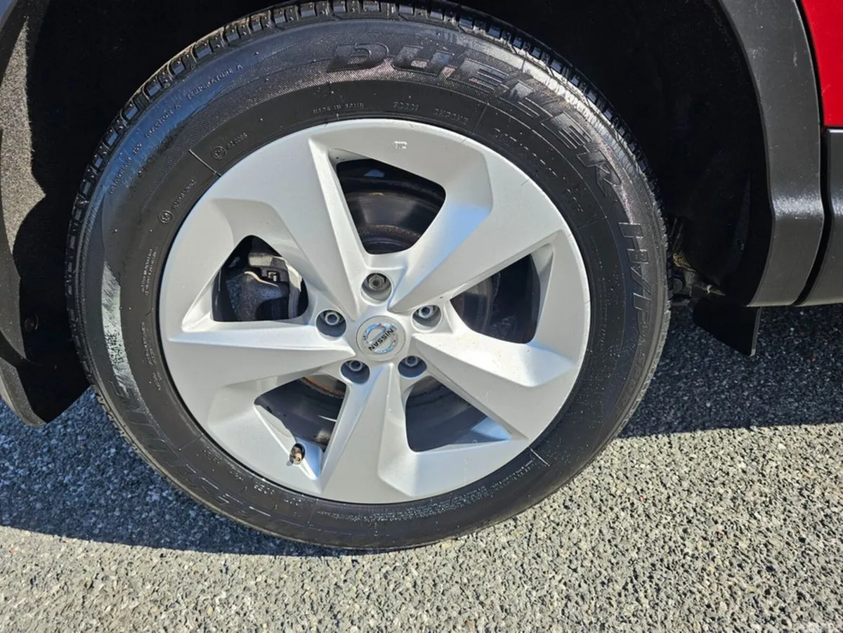 Nissan Qashqai MPV, Diesel, 2021, Red