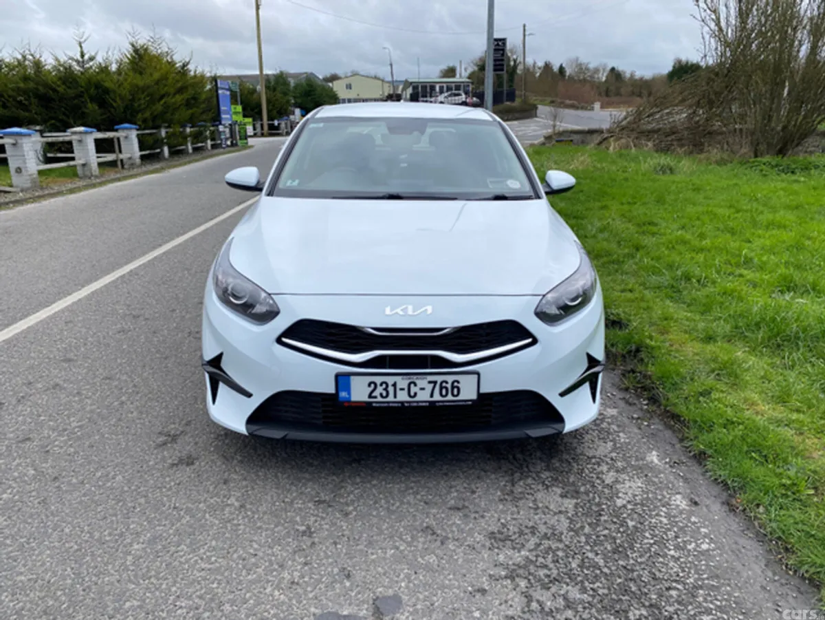 Kia Ceed Hatchback, Diesel Hybrid, 2023, White