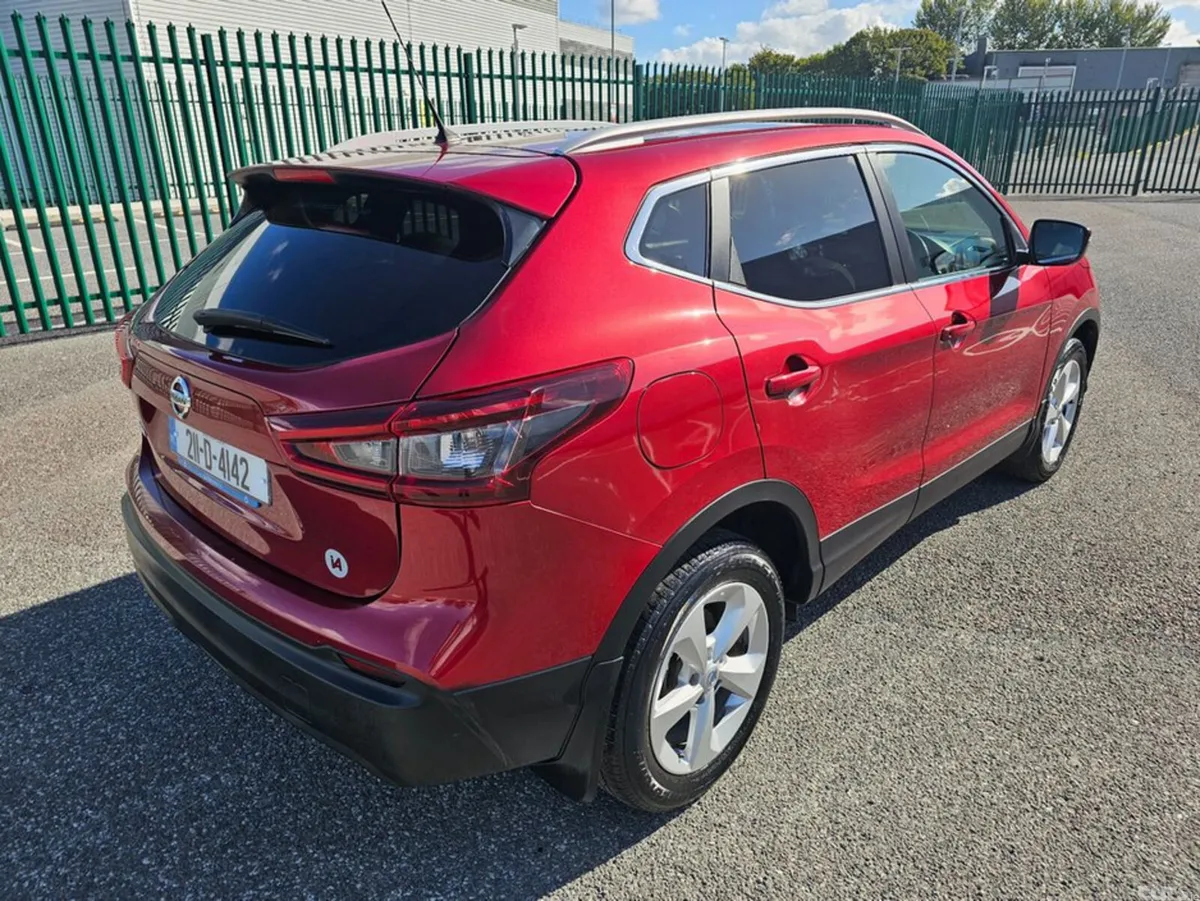 Nissan Qashqai MPV, Diesel, 2021, Red