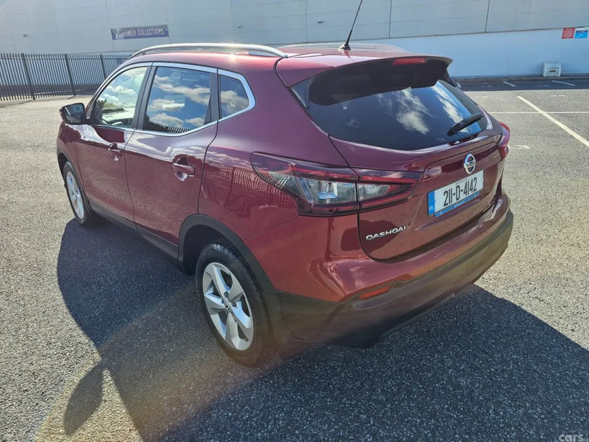 Nissan Qashqai MPV, Diesel, 2021, Red
