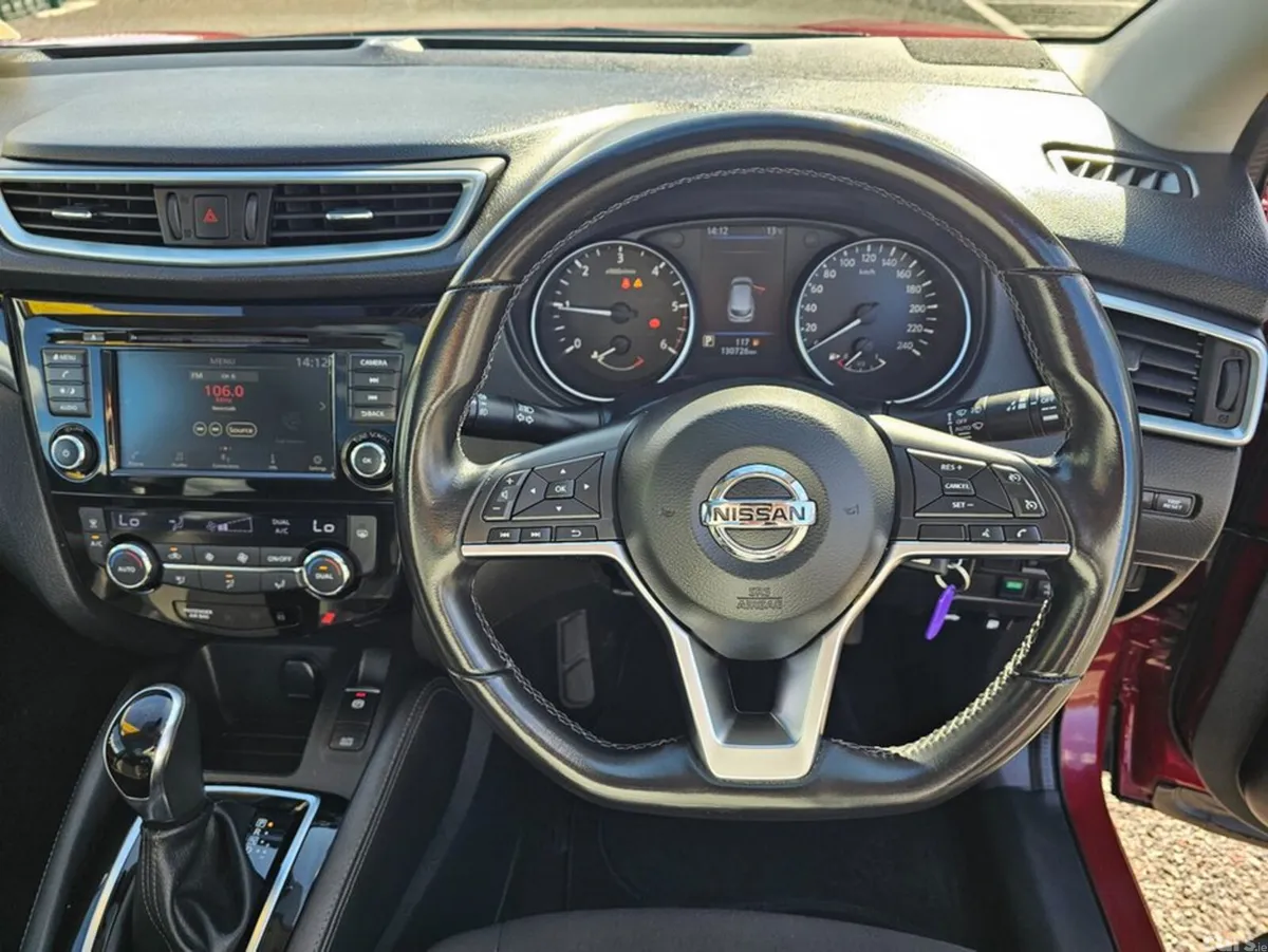 Nissan Qashqai MPV, Diesel, 2021, Red