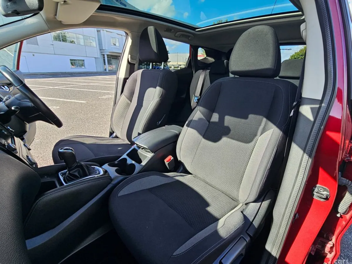 Nissan Qashqai MPV, Diesel, 2021, Red