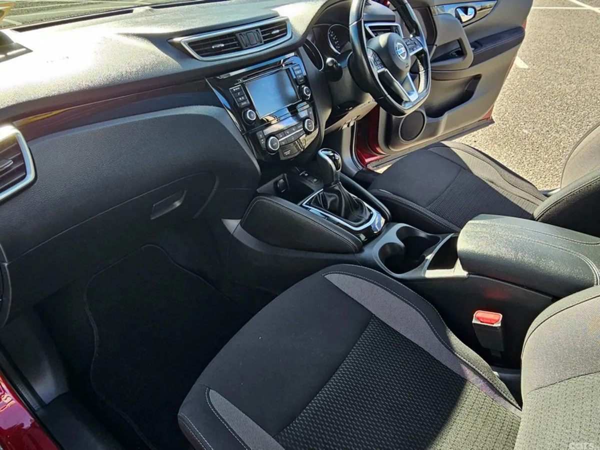 Nissan Qashqai MPV, Diesel, 2021, Red