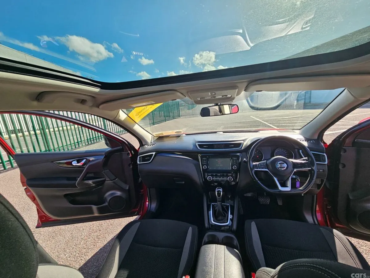 Nissan Qashqai MPV, Diesel, 2021, Red
