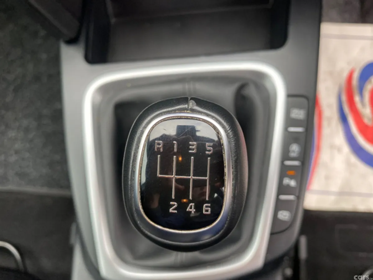 Kia Ceed Hatchback, Diesel Hybrid, 2023, White