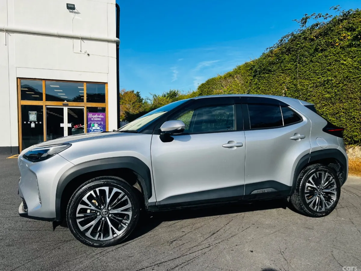Toyota Yaris Cross Hatchback, Petrol Hybrid, 2022, Silver