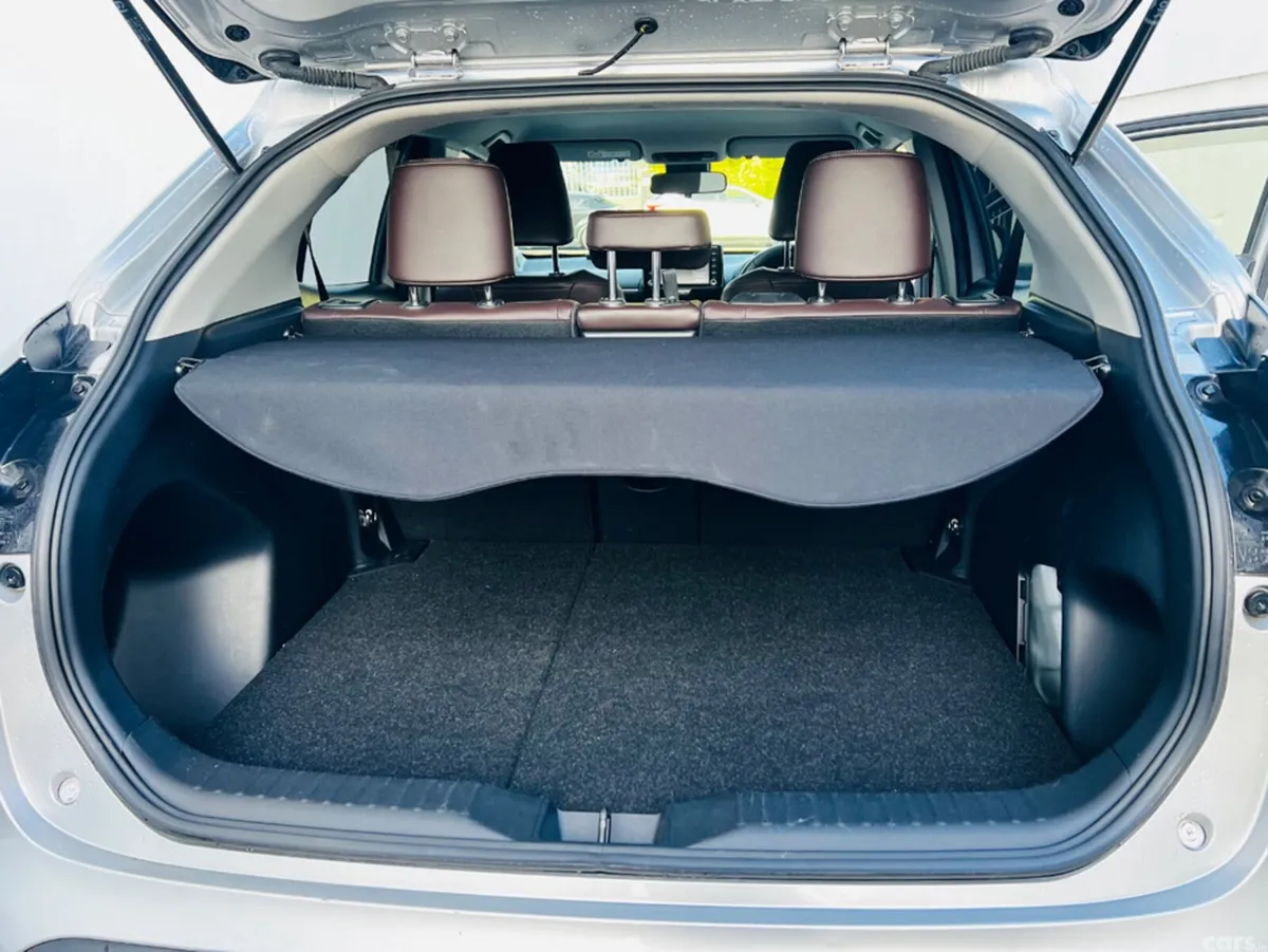 Toyota Yaris Cross Hatchback, Petrol Hybrid, 2022, Silver
