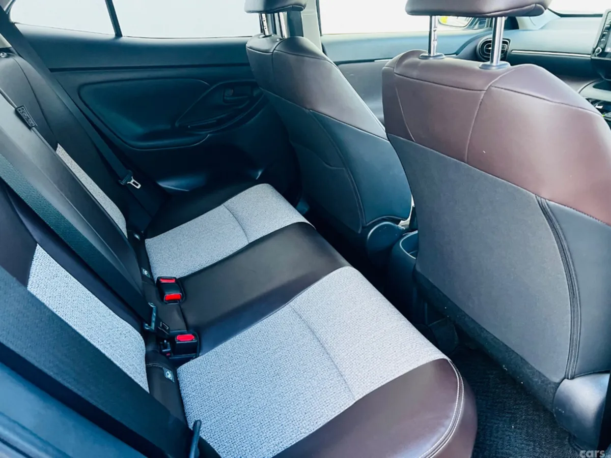 Toyota Yaris Cross Hatchback, Petrol Hybrid, 2022, Silver