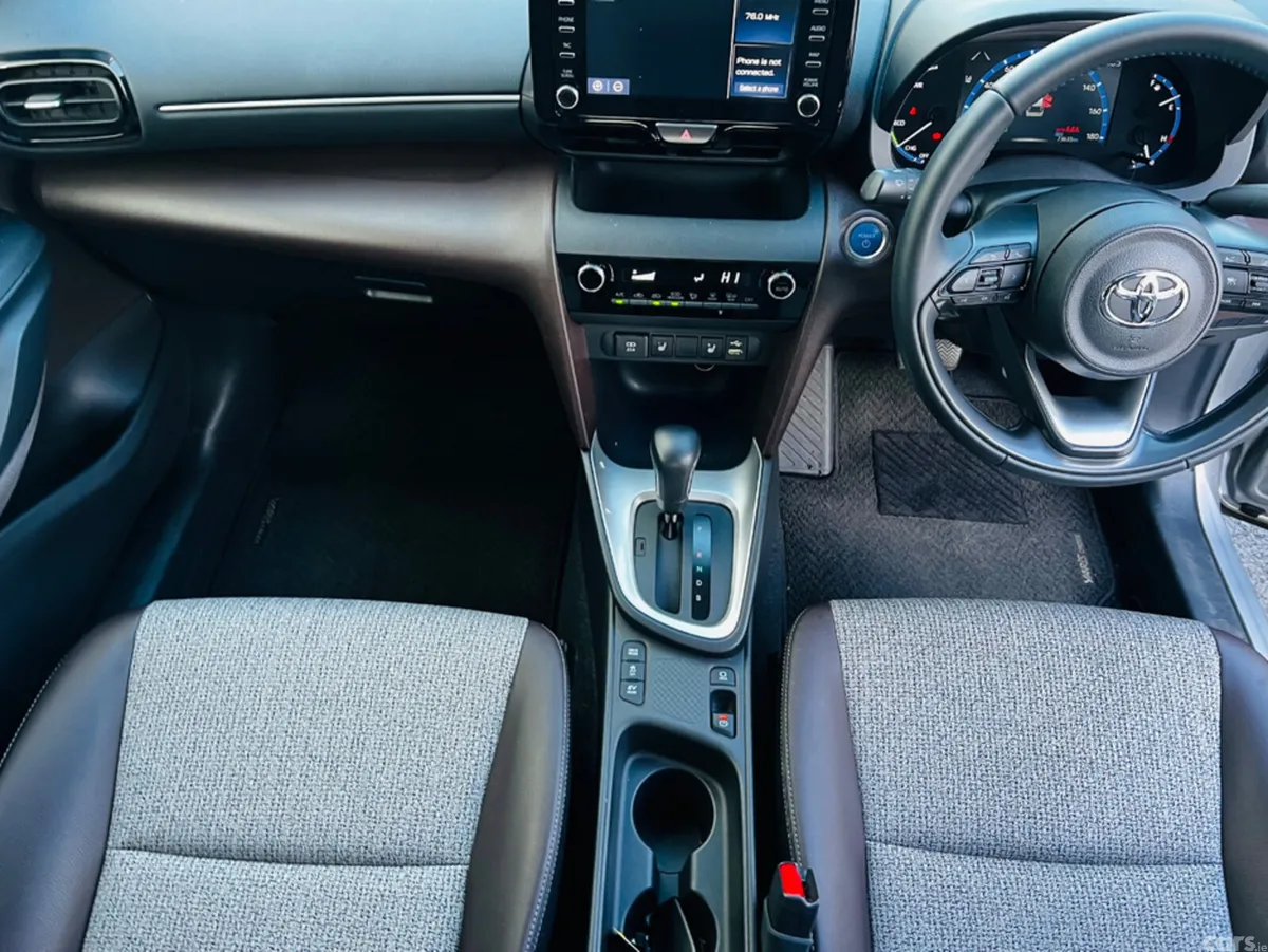 Toyota Yaris Cross Hatchback, Petrol Hybrid, 2022, Silver