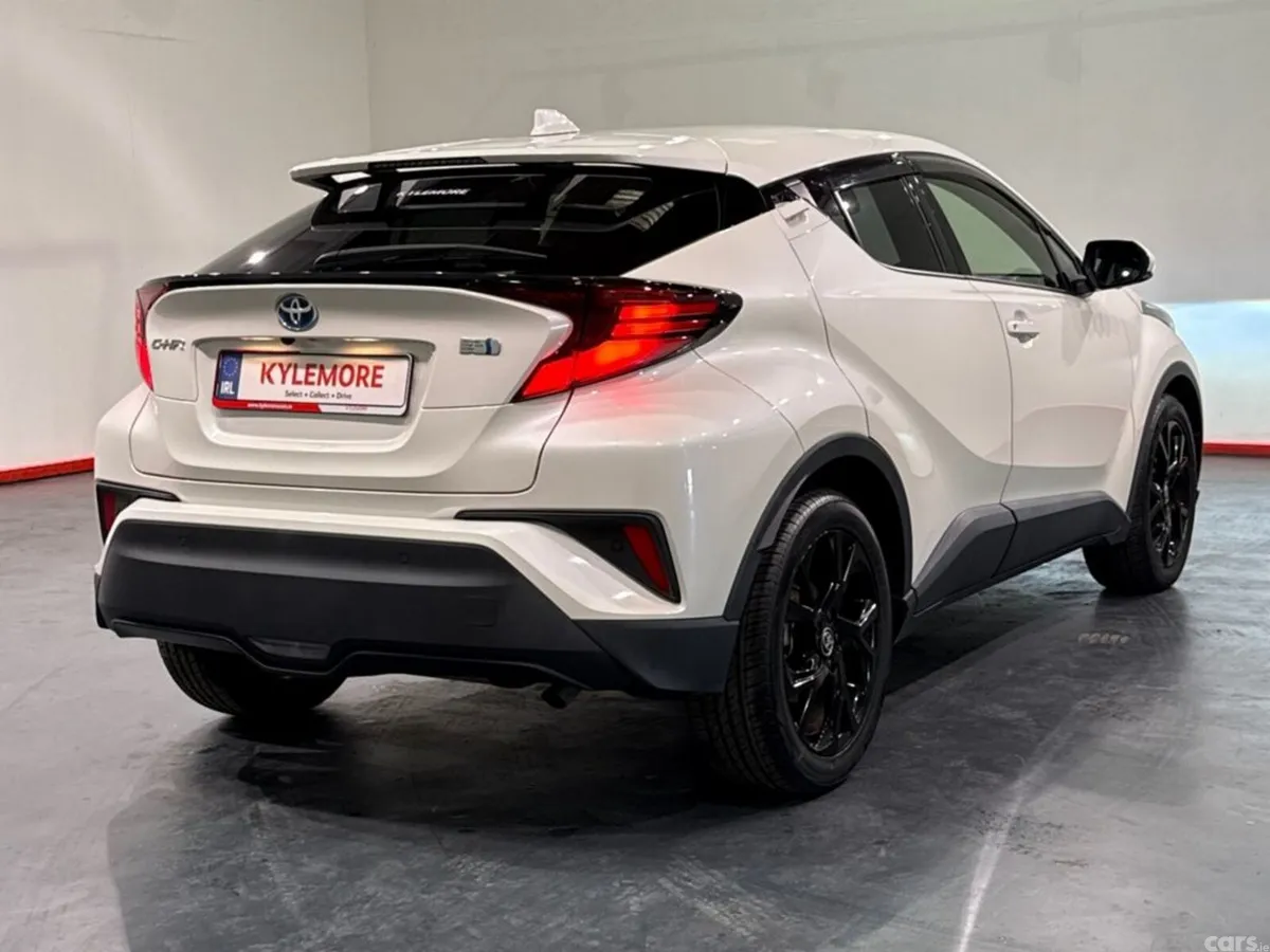 Toyota C-HR SUV, Petrol Hybrid, 2021, White
