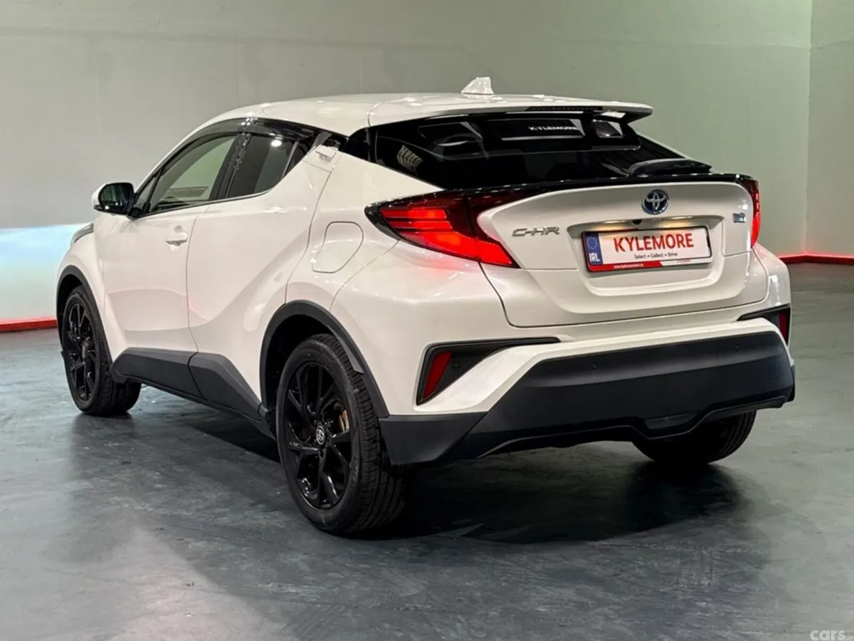 Toyota C-HR SUV, Petrol Hybrid, 2021, White
