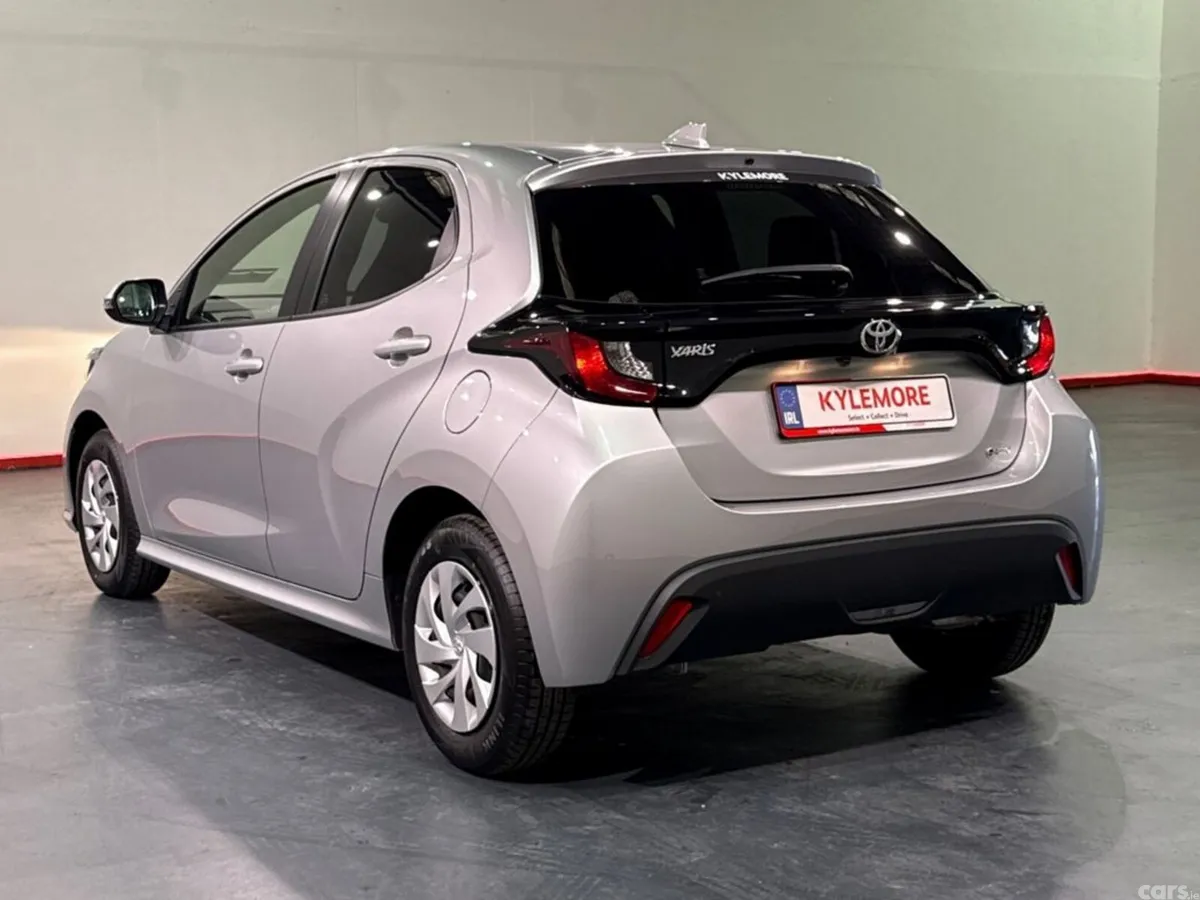 Toyota Yaris Hatchback, Petrol Hybrid, 2024, Silver