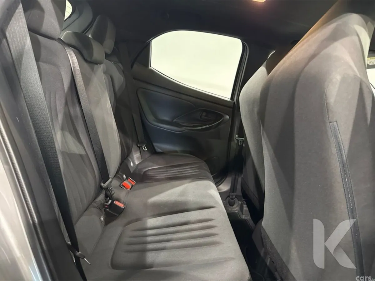 Toyota Yaris Hatchback, Petrol Hybrid, 2024, Silver