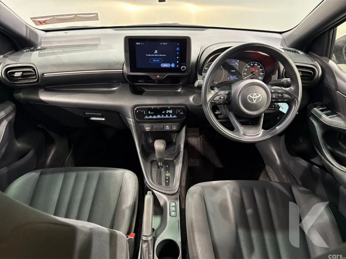 Toyota Yaris Hatchback, Petrol Hybrid, 2024, Silver