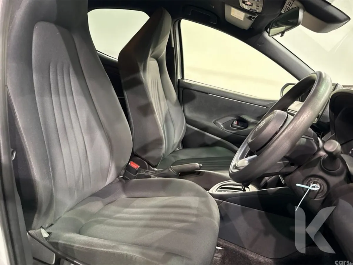 Toyota Yaris Hatchback, Petrol Hybrid, 2024, Silver