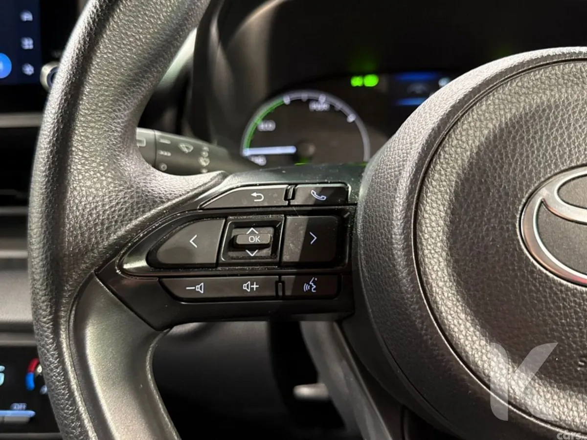 Toyota Yaris Hatchback, Petrol Hybrid, 2024, Silver