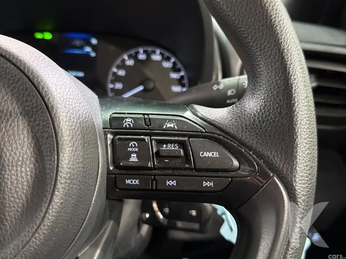 Toyota Yaris Hatchback, Petrol Hybrid, 2024, Silver