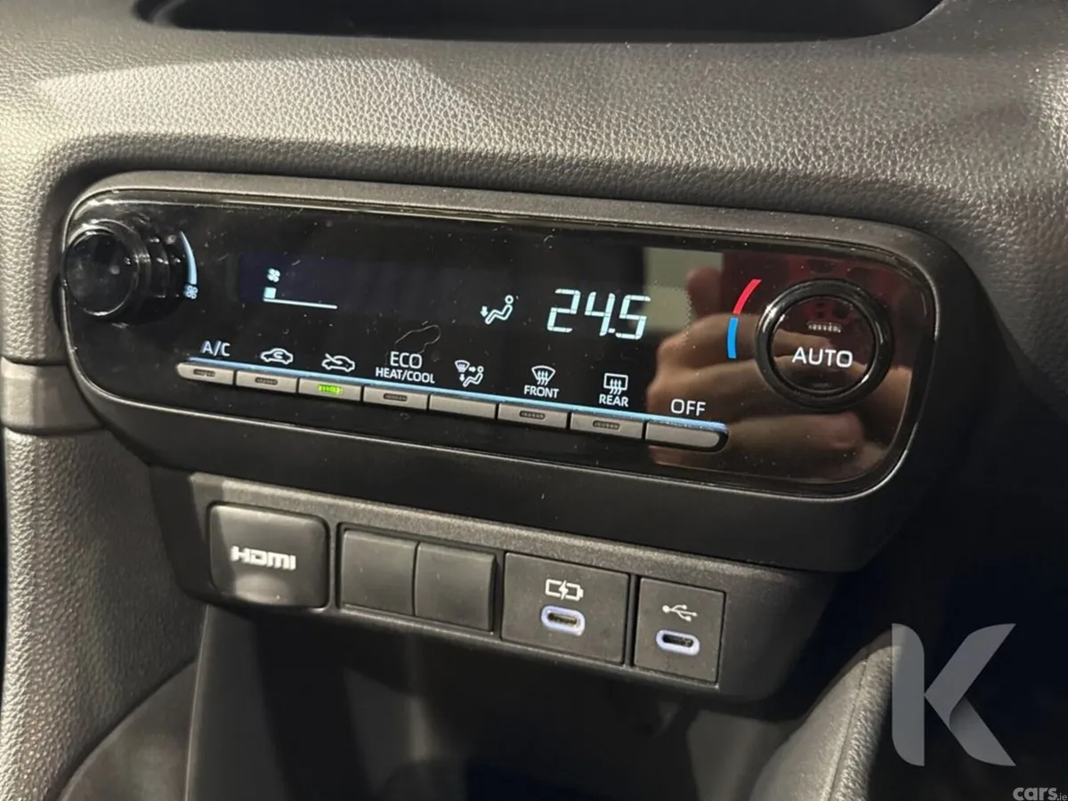 Toyota Yaris Hatchback, Petrol Hybrid, 2024, Silver