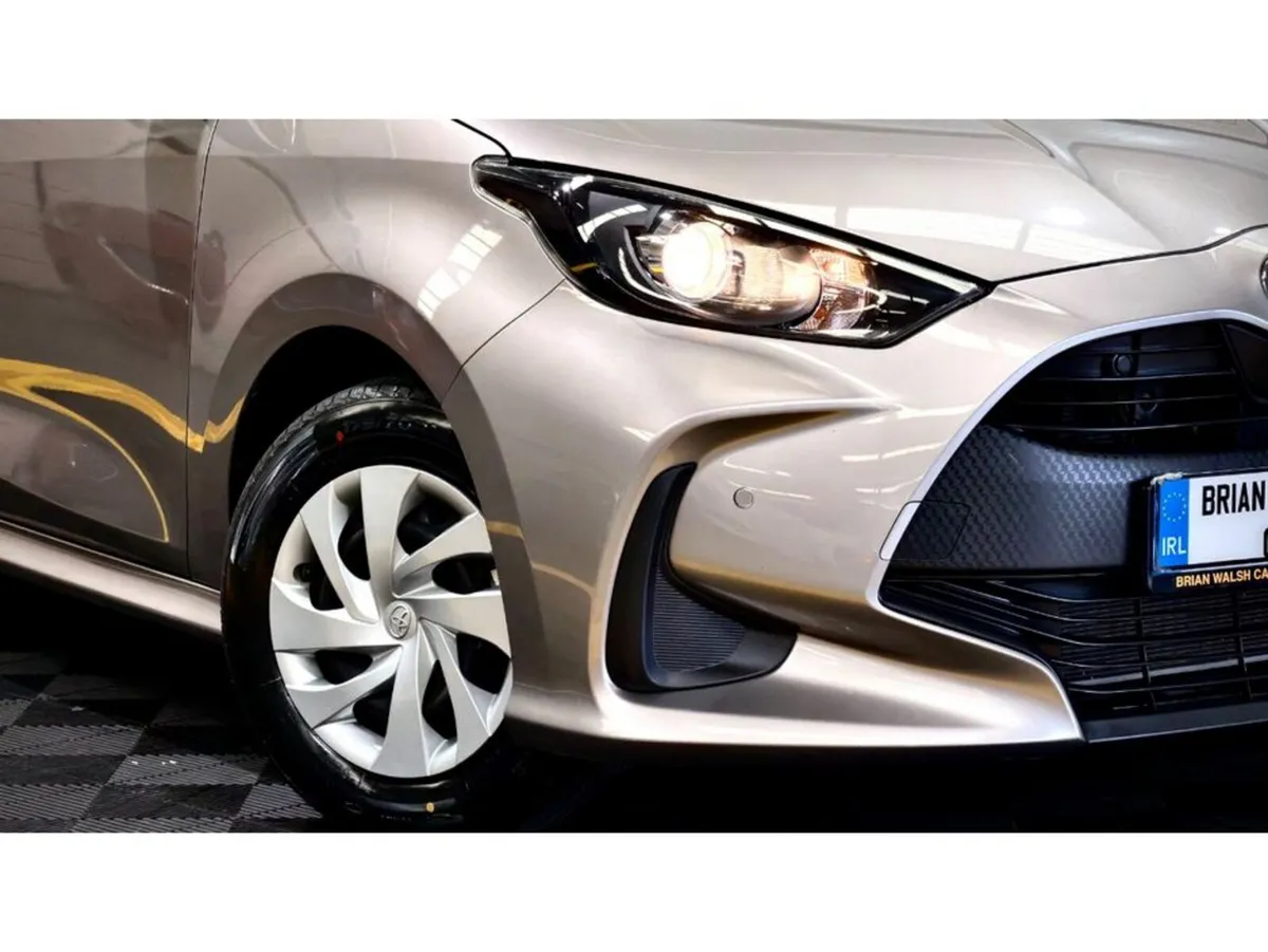 Toyota Yaris Hatchback, Petrol Hybrid, 2022, Grey