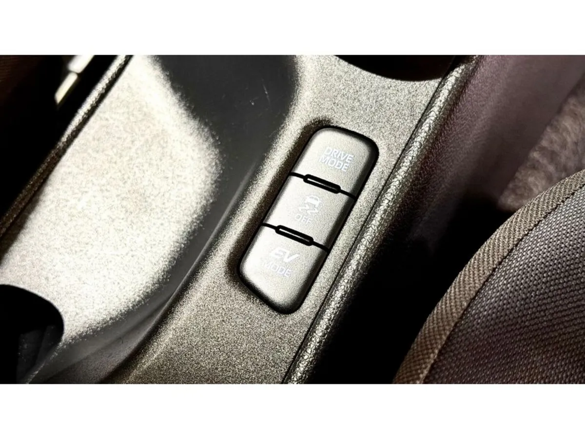 Toyota Yaris Hatchback, Petrol Hybrid, 2022, Grey