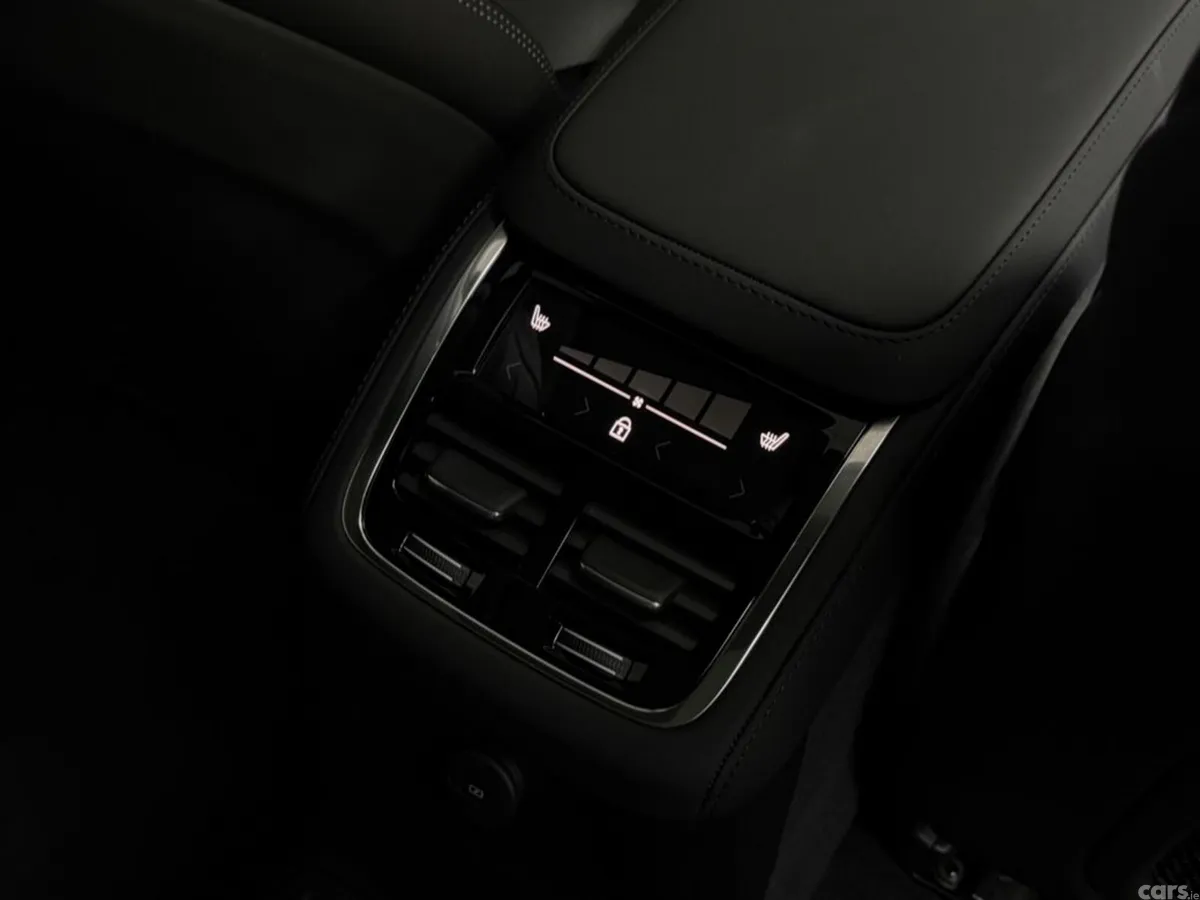 Volvo XC90 SUV, Petrol Plug-in Hybrid, 2026, Black