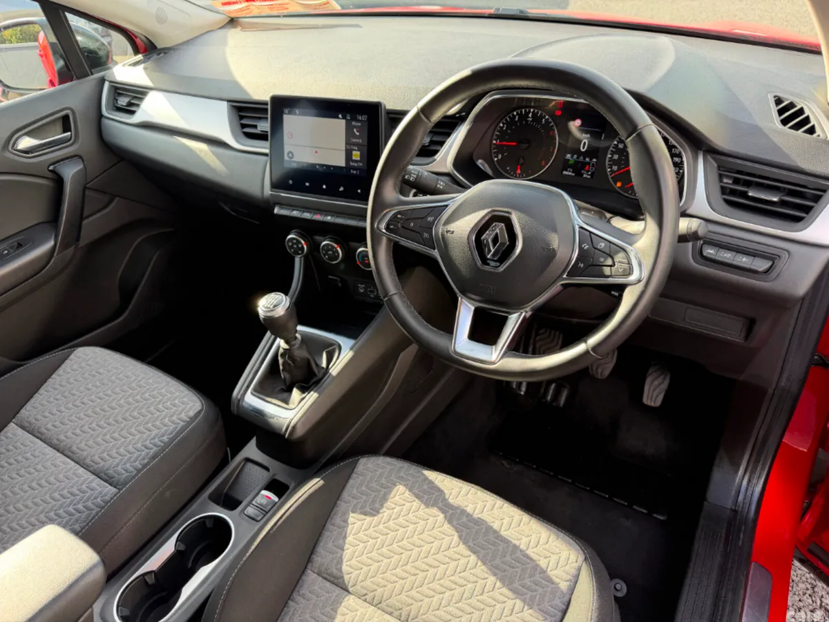 Renault Captur MPV, Petrol, 2022, Red