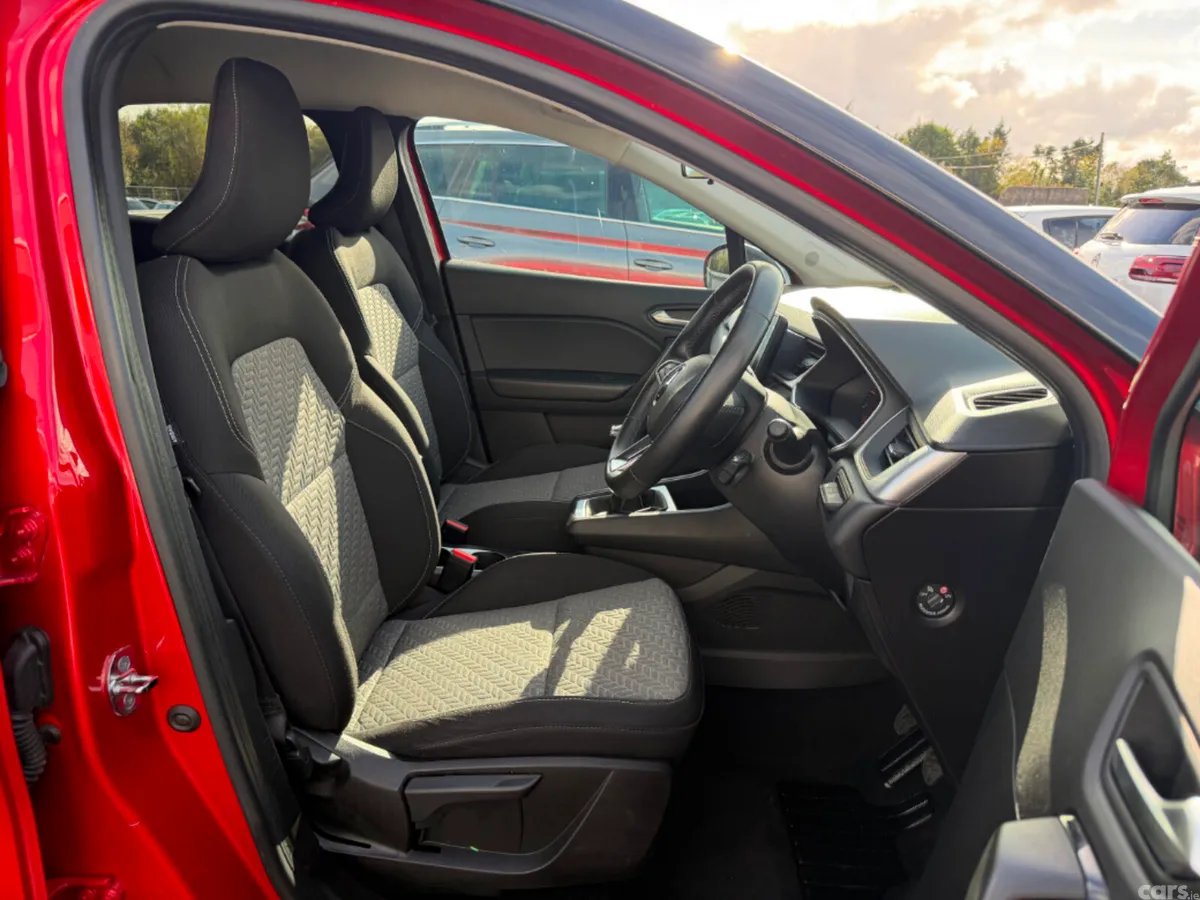 Renault Captur MPV, Petrol, 2022, Red
