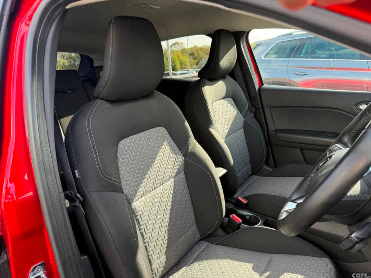 Renault Captur MPV, Petrol, 2022, Red