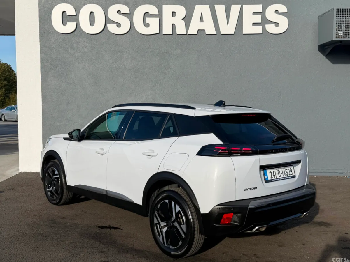 Peugeot 2008 MPV, Petrol, 2024, White
