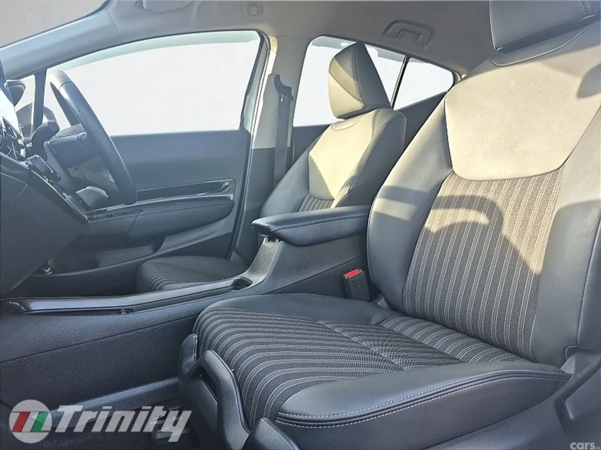 Toyota Aqua Hatchback, Petrol Hybrid, 2023, White