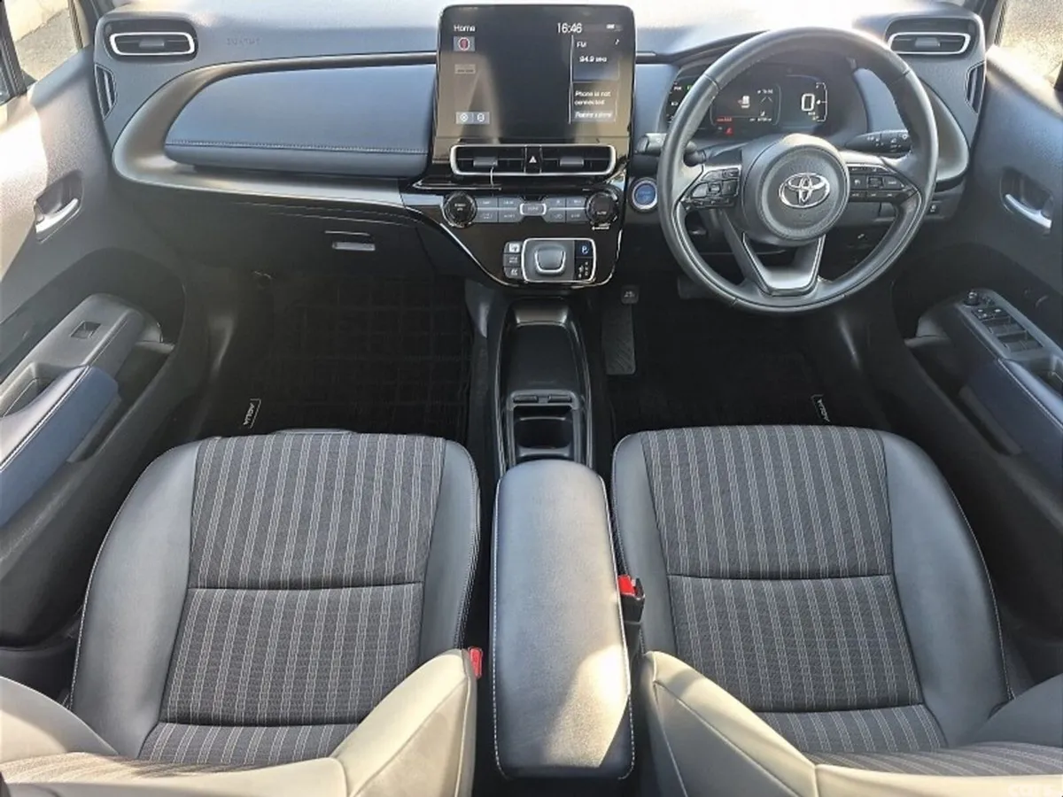 Toyota Aqua Hatchback, Petrol Hybrid, 2023, White
