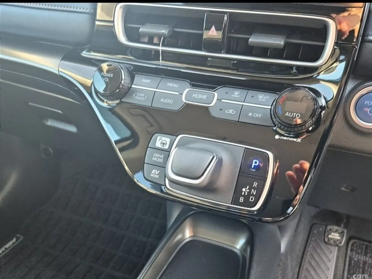 Toyota Aqua Hatchback, Petrol Hybrid, 2023, White